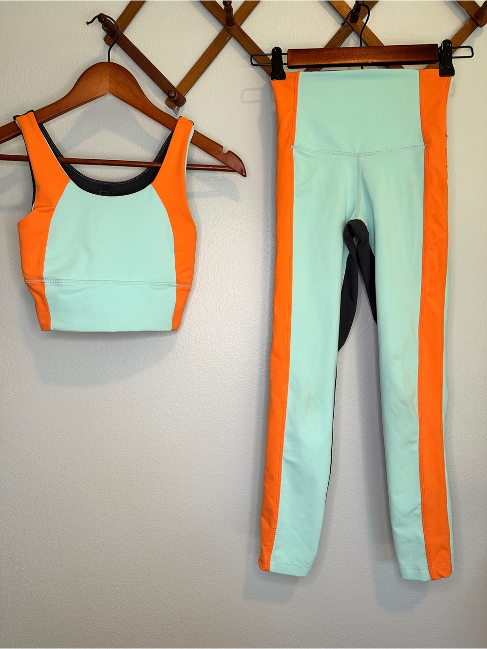DYI Mint & Orange High-Waist Leggings & Sports Bra Athleisure Matching Set - XS